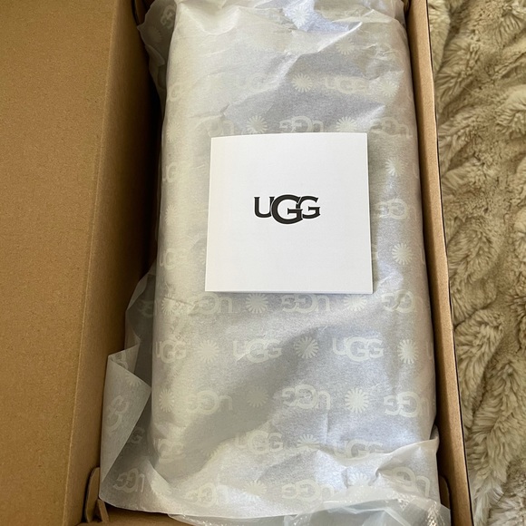 UGG Shoes - Women’s UGG slippers